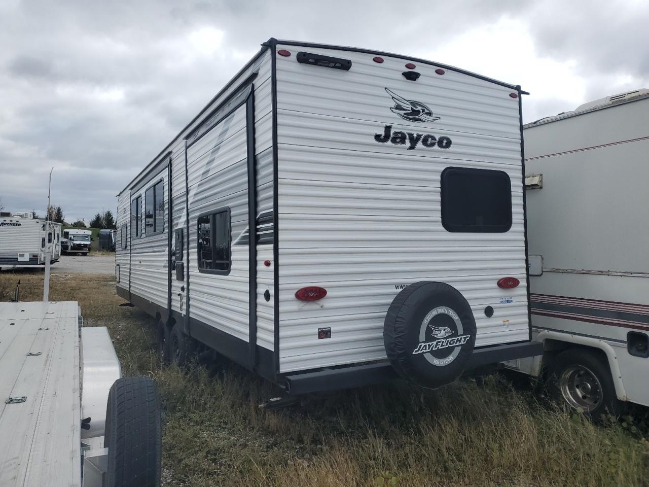 2025 JAYCO Rv VIN 1UJBC0BT5S1YT0333 photo 3