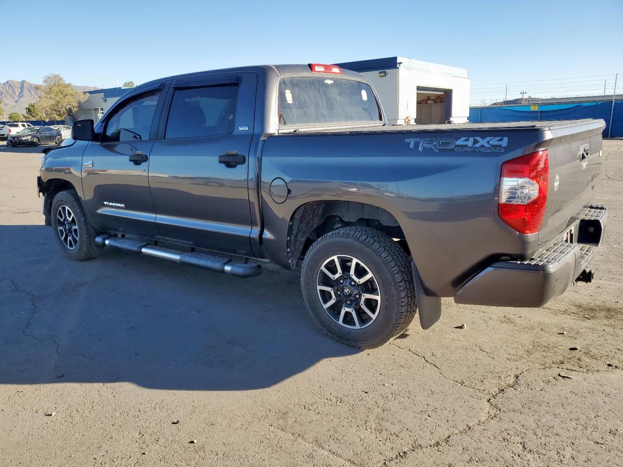 2017 Toyota Tundra VIN 5TFDW5F12HX596437 photo 2