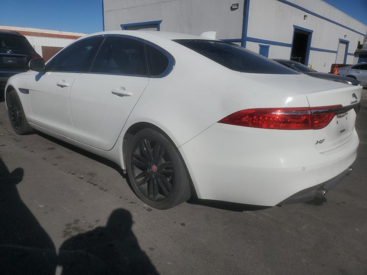 2016 Jaguar Xf VIN SAJBE4BV8GCY13557 photo 2