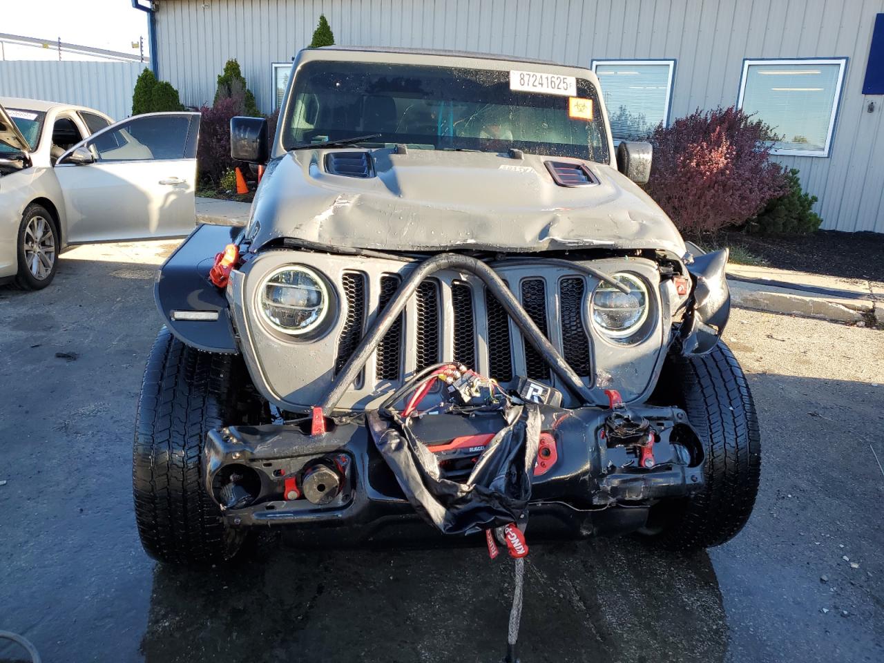 2018 Jeep Wrangler / VIN 1C4HJXFG3JW251817 photo 5