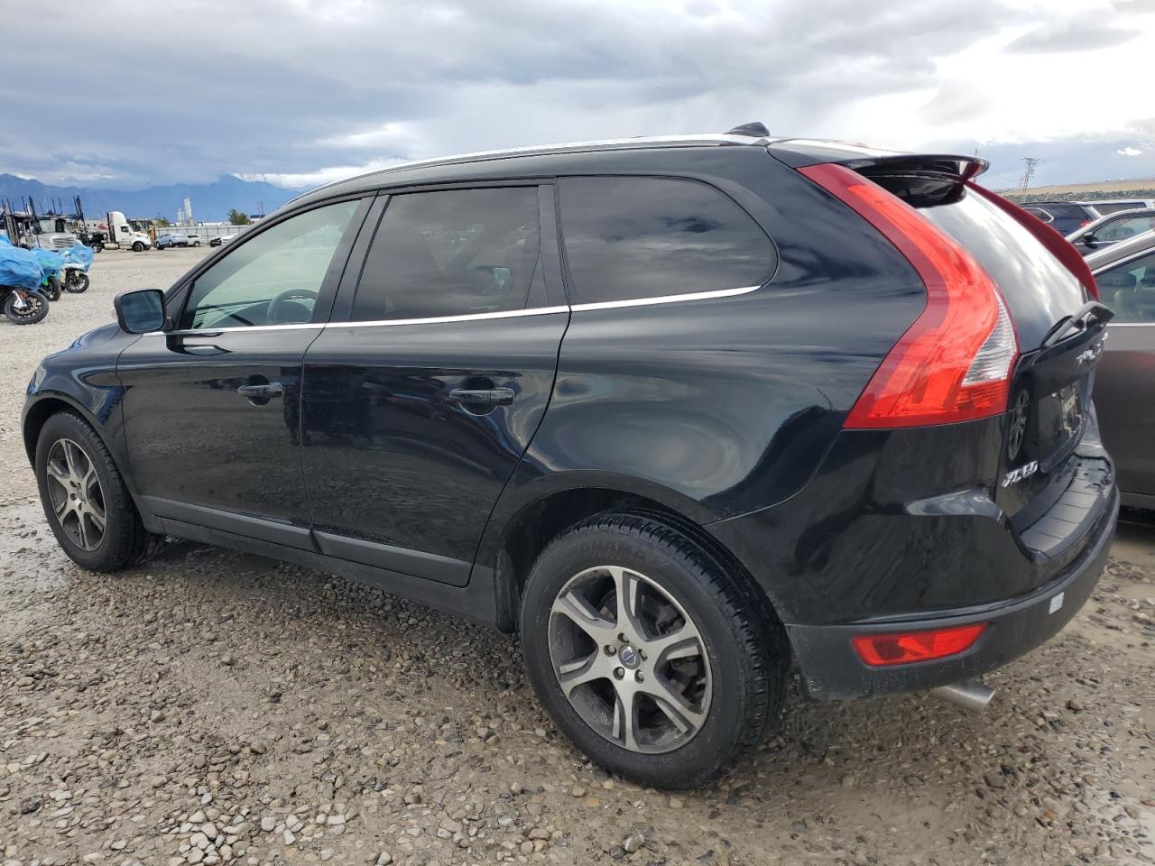 2011 VOLV Xc60 awd w VIN YV4902DZ7B2212362 photo 2