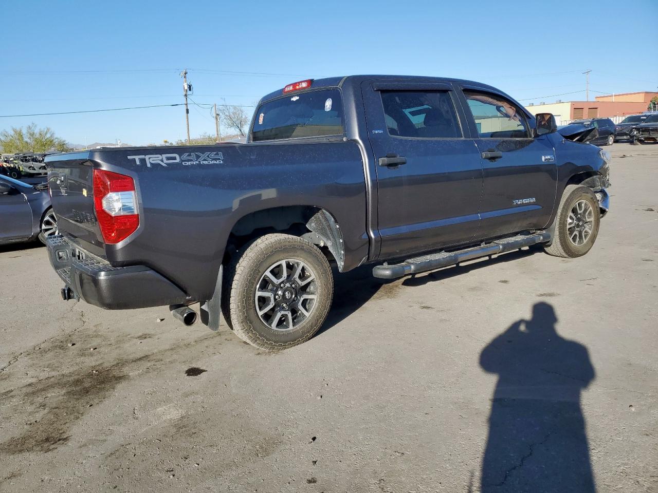 2017 Toyota Tundra VIN 5TFDW5F12HX596437 photo 3