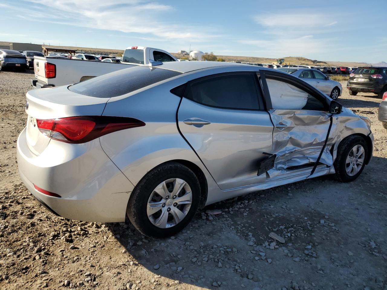 2016 Hyundai Elantra VIN 5NPDH4AE1GH728001 photo 3
