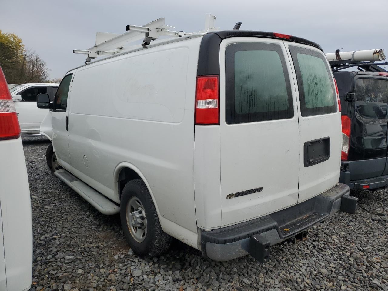 2021 Chevrolet Express VIN 1GCWGAF77M1309822 photo 2