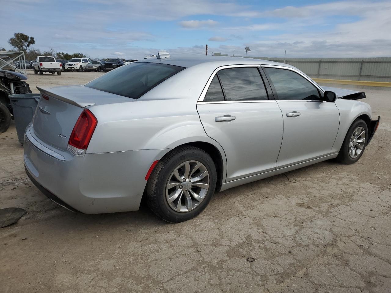 2021 Chrysler 300 VIN 2C3CCAAG8MH516232 photo 3