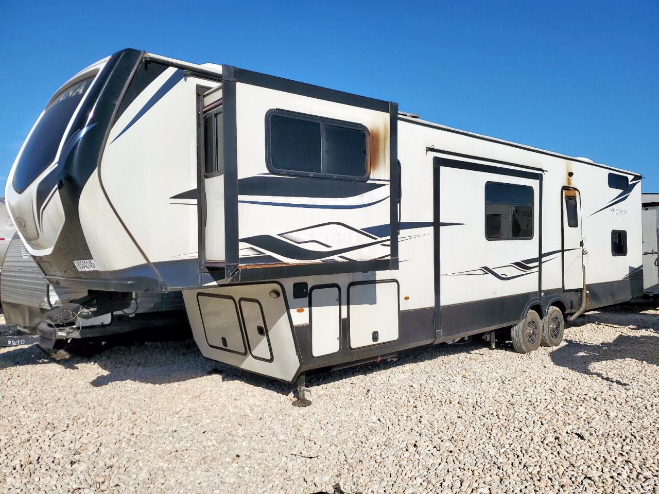2023 KEYSTONE Montana hi VIN 4YDFHMU27PA740264 photo 2
