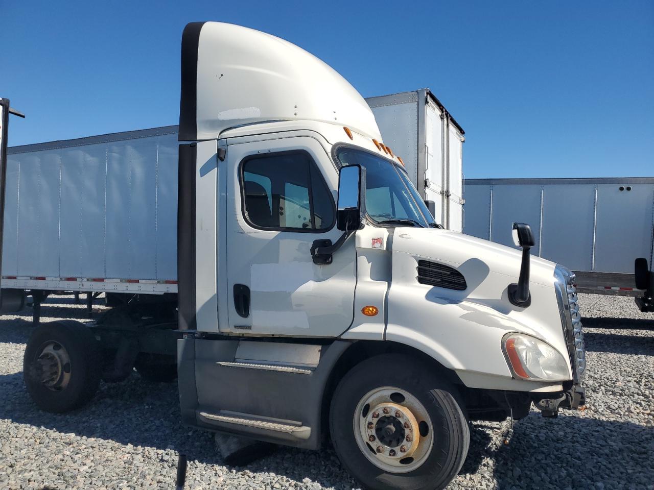2018 FREIGHTLINER All other VIN 3AKBGADV7JSJN2869 photo 1