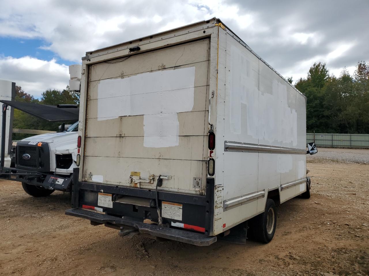 2014 GMC Savana VIN 1GD374CGXE1910275 photo 3