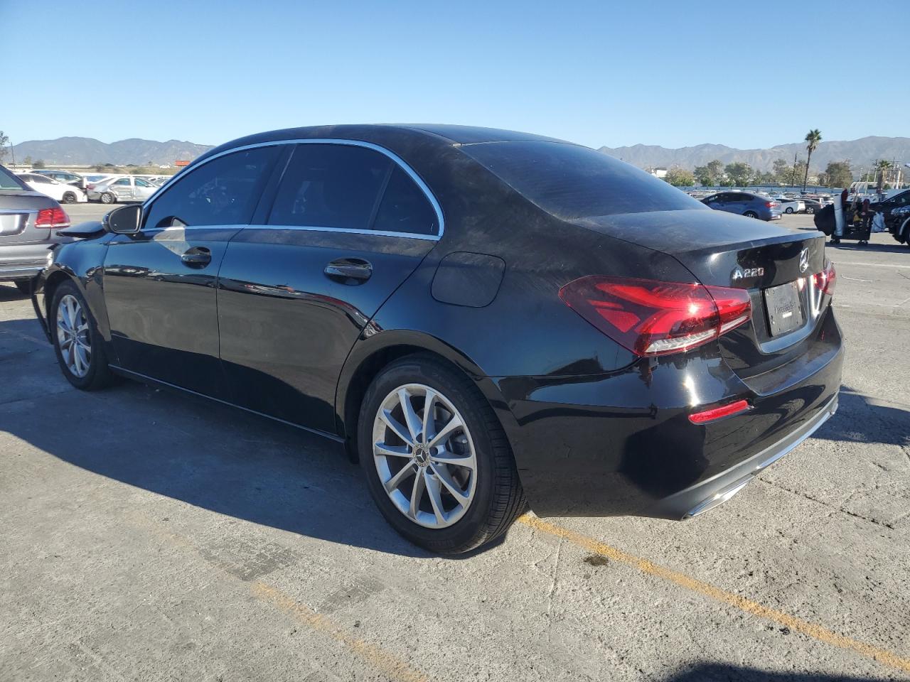 2022 Mercedes-Benz A-class VIN W1K3G4EBXNJ377744 photo 2