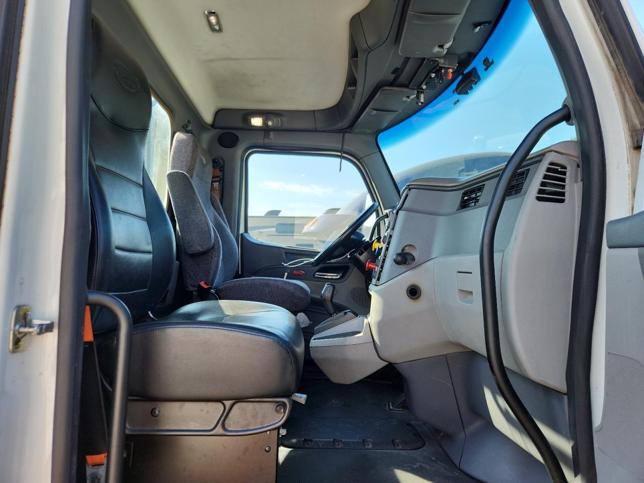 2017 PETERBILT All models VIN 1XPBA48X2HD428511 photo 5