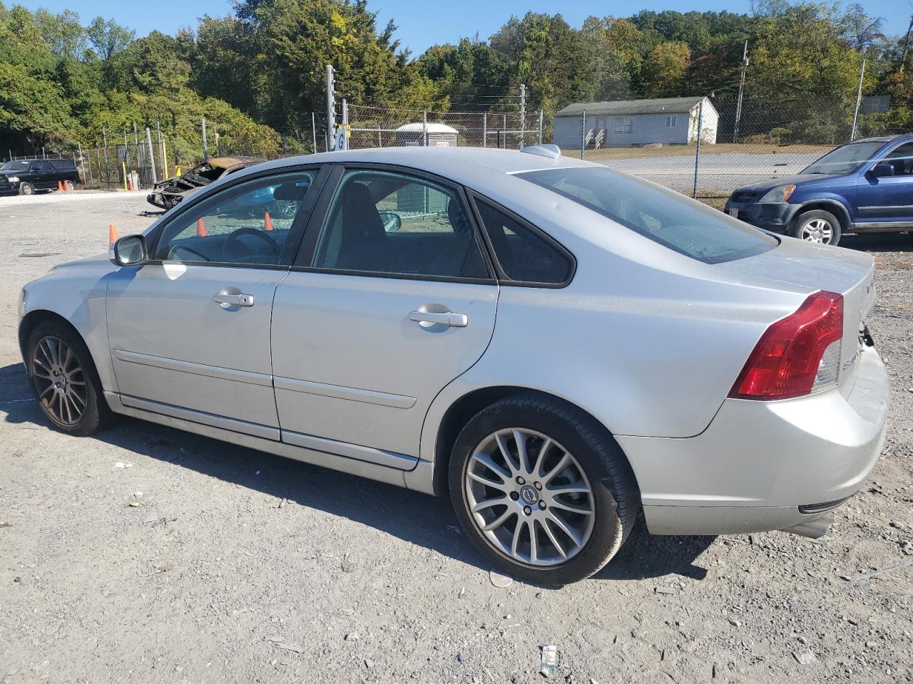 2011 Volvo S40 VIN YV1672MS1B2546692 photo 2