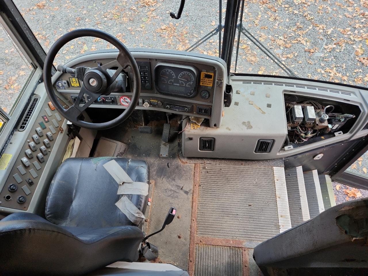 2012 THOMAS Saf-t-line VIN 1T7YN4E25C1149995 photo 5