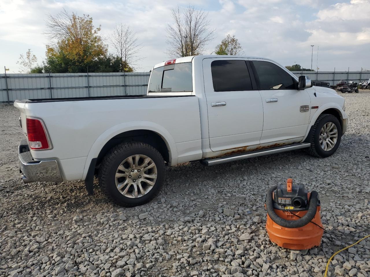 2015 Ram 1500 VIN 1C6RR7WM1FS679393 photo 3