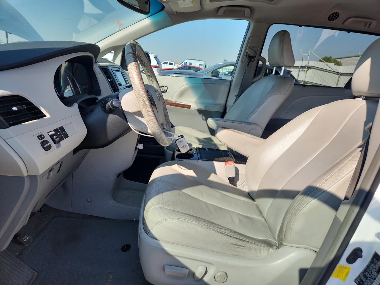 2013 Toyota All models VIN 5TDYK3DC0DS325995 photo 7