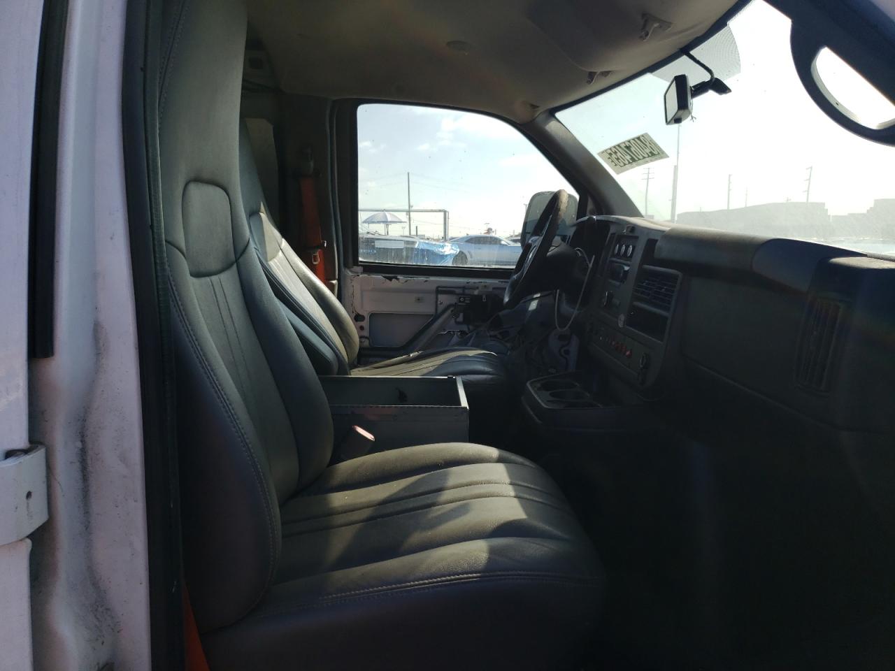 2014 CHEV Express VIN 1GCWGFCB4E1134694 photo 11