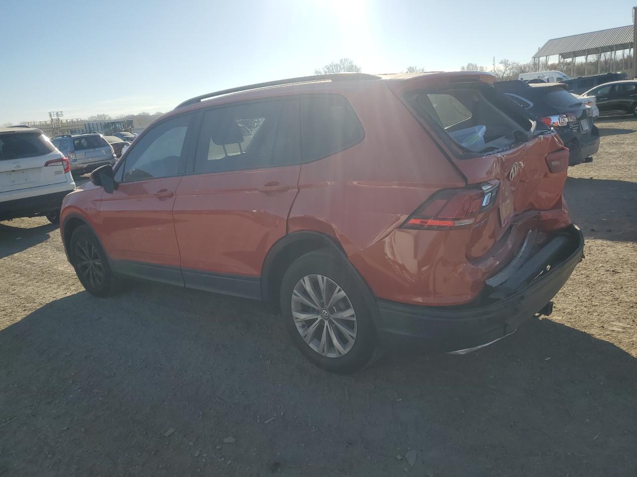 2019 VOLKSWAGEN Tiguan VIN 3VV1B7AX5KM103872 photo 2