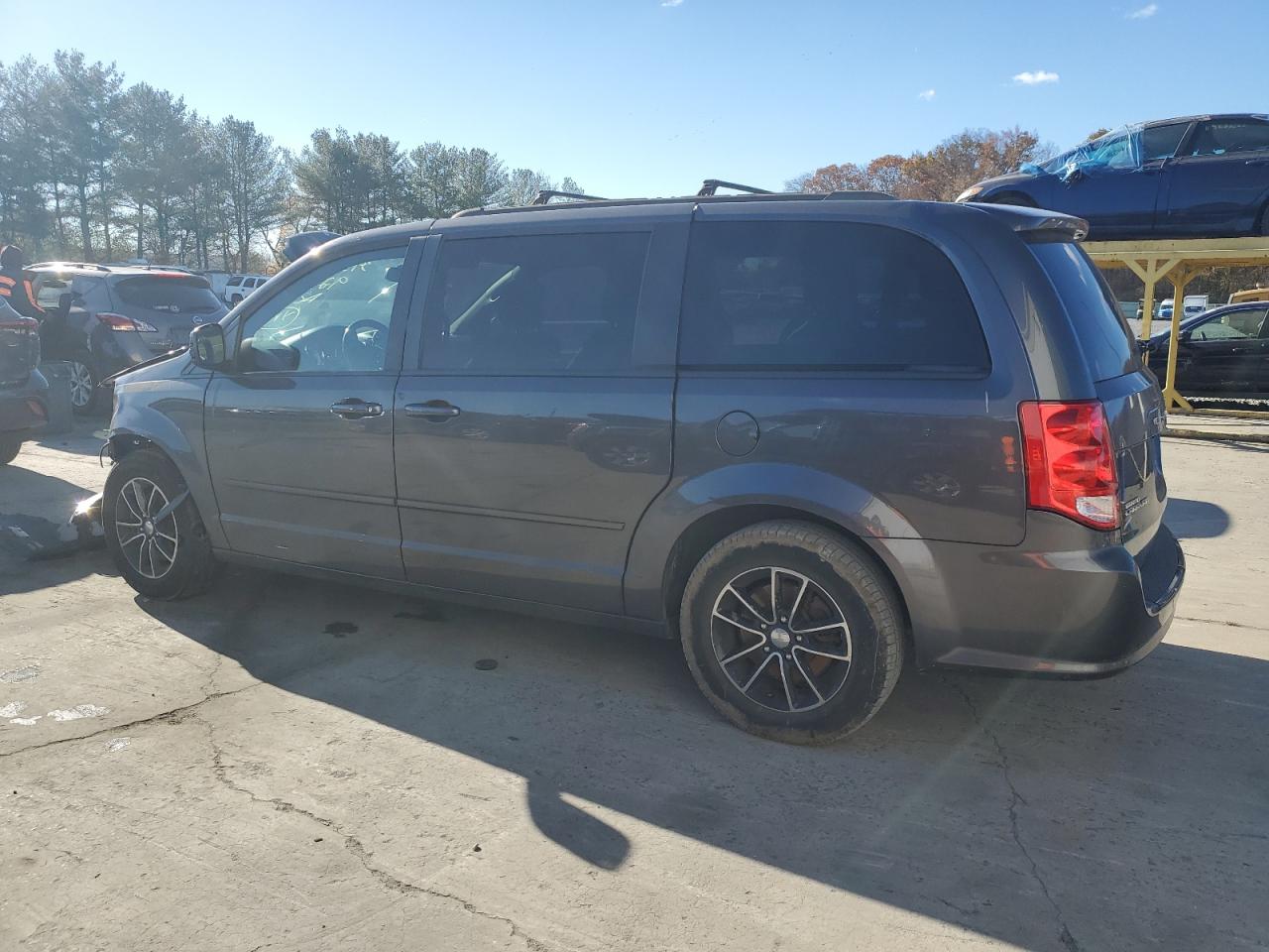 2017 Dodge Caravan VIN 2C4RDGBG6HR781560 photo 2