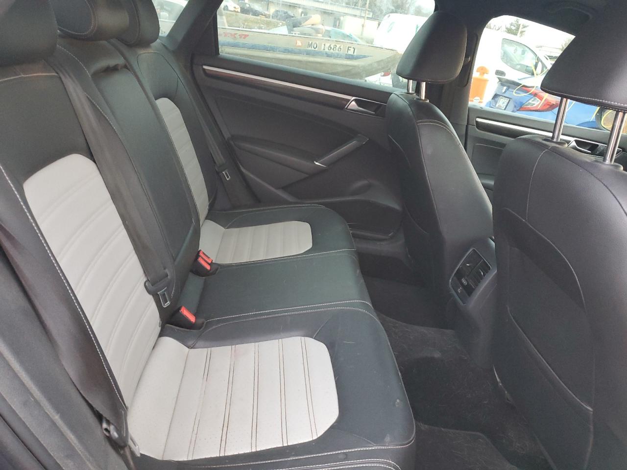 2018 VOLKSWAGEN Passat VIN 1VWJM7A31JC038795 photo 10