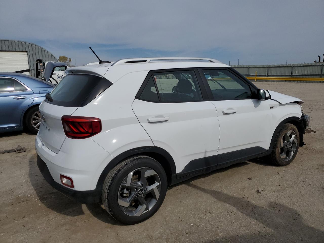 2023 HYUNDAI Venue VIN KMHRC8A34PU217880 photo 3
