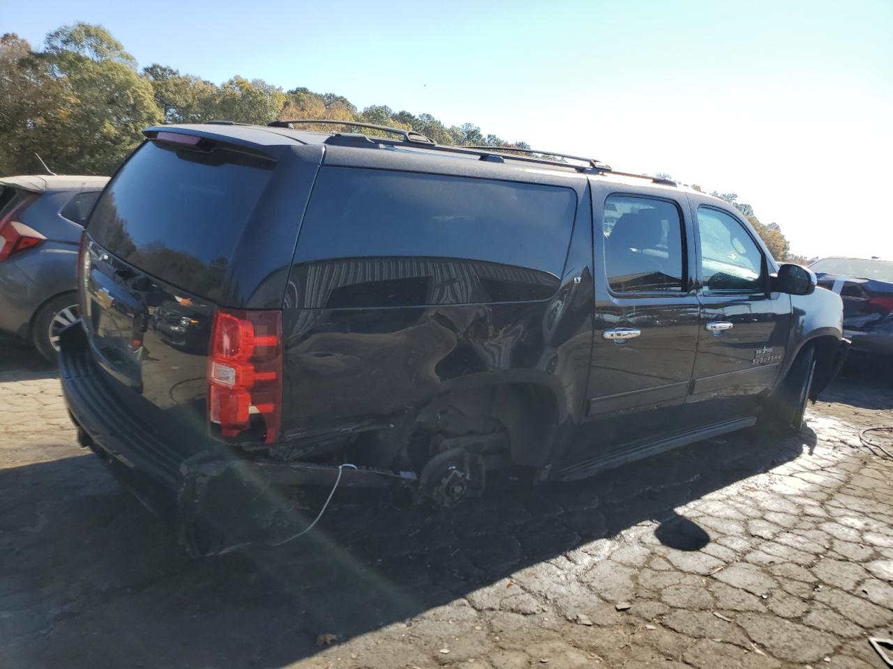 2014 Chevrolet Suburban VIN 1GNSCJE01ER139059 photo 3