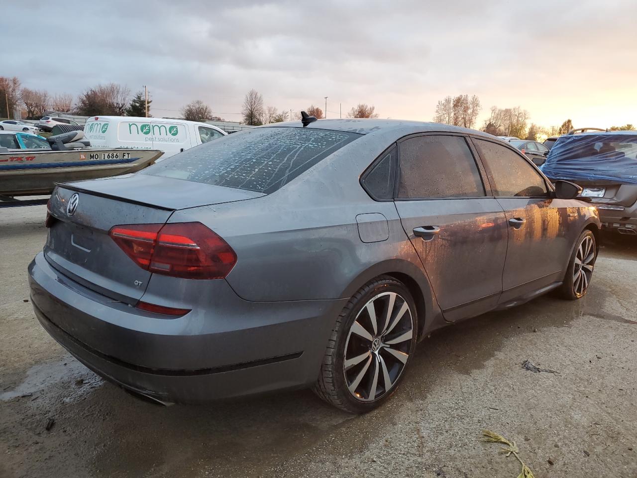 2018 VOLKSWAGEN Passat VIN 1VWJM7A31JC038795 photo 3