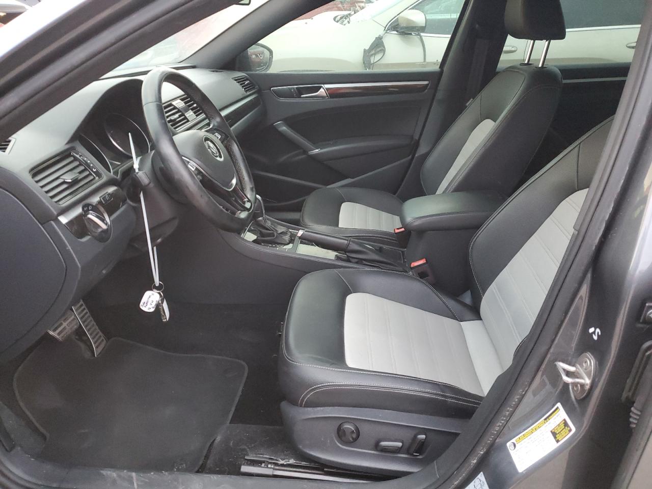 2018 VOLKSWAGEN Passat VIN 1VWJM7A31JC038795 photo 7