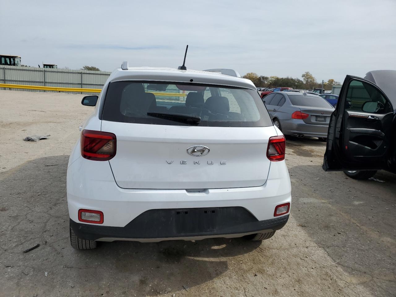 2023 HYUNDAI Venue VIN KMHRC8A34PU217880 photo 6