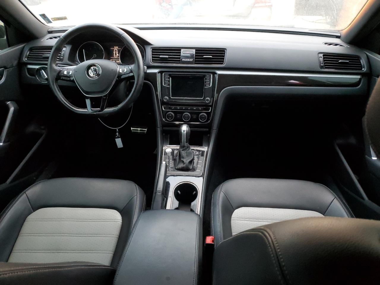 2018 VOLKSWAGEN Passat VIN 1VWJM7A31JC038795 photo 8