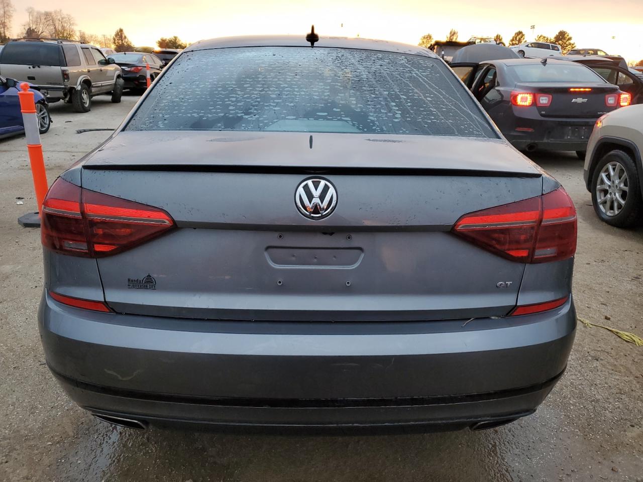 2018 VOLKSWAGEN Passat VIN 1VWJM7A31JC038795 photo 6