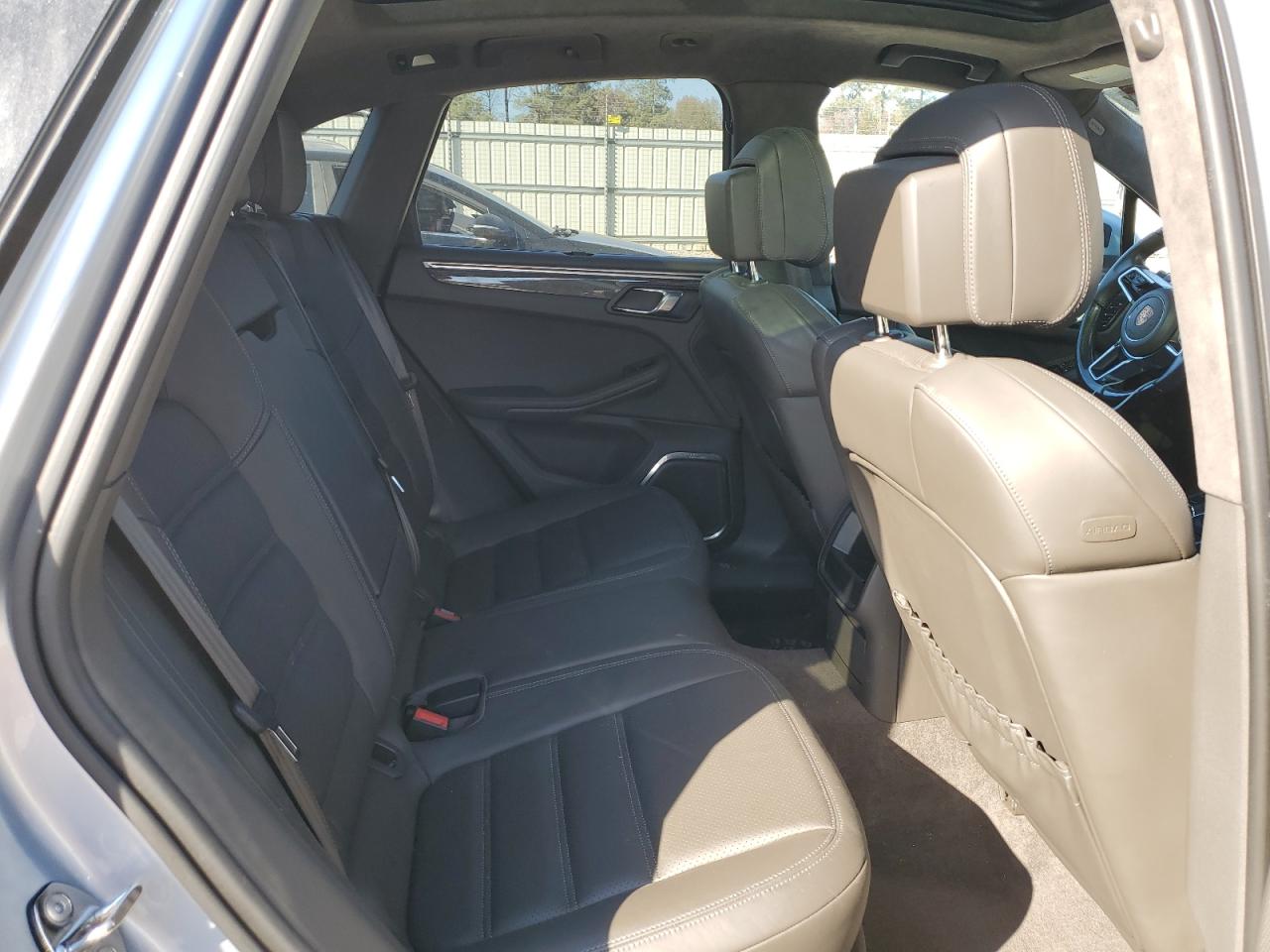 2015 Porsche Macan VIN WP1AF2A56FLB91602 photo 11