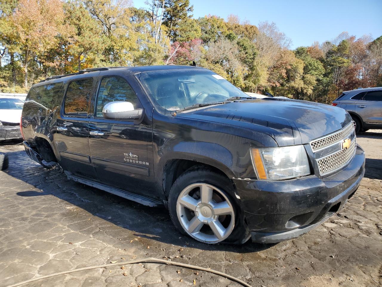 2014 Chevrolet Suburban VIN 1GNSCJE01ER139059 photo 4