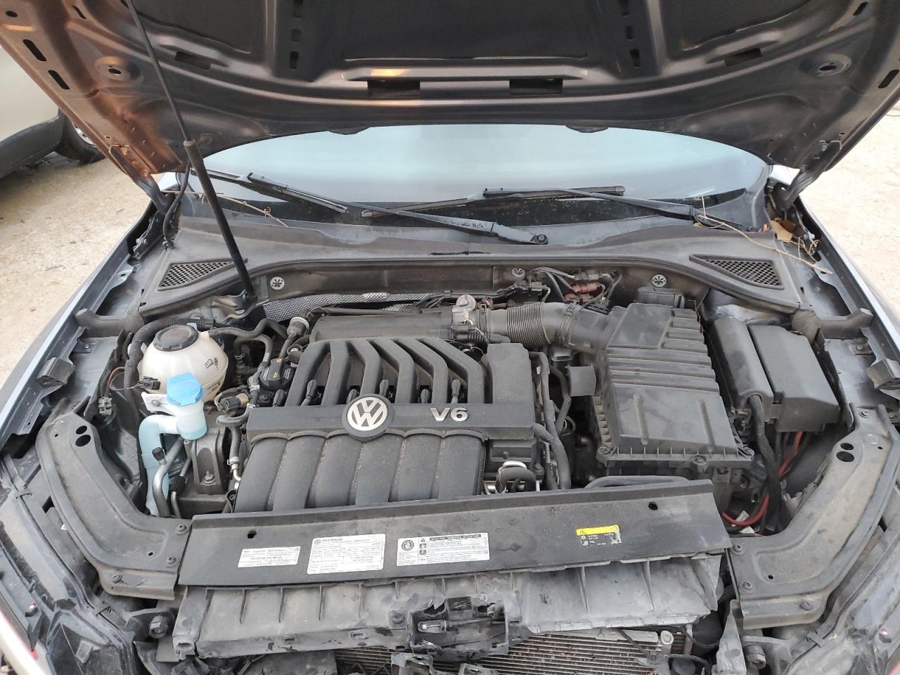 2018 VOLKSWAGEN Passat VIN 1VWJM7A31JC038795 photo 11