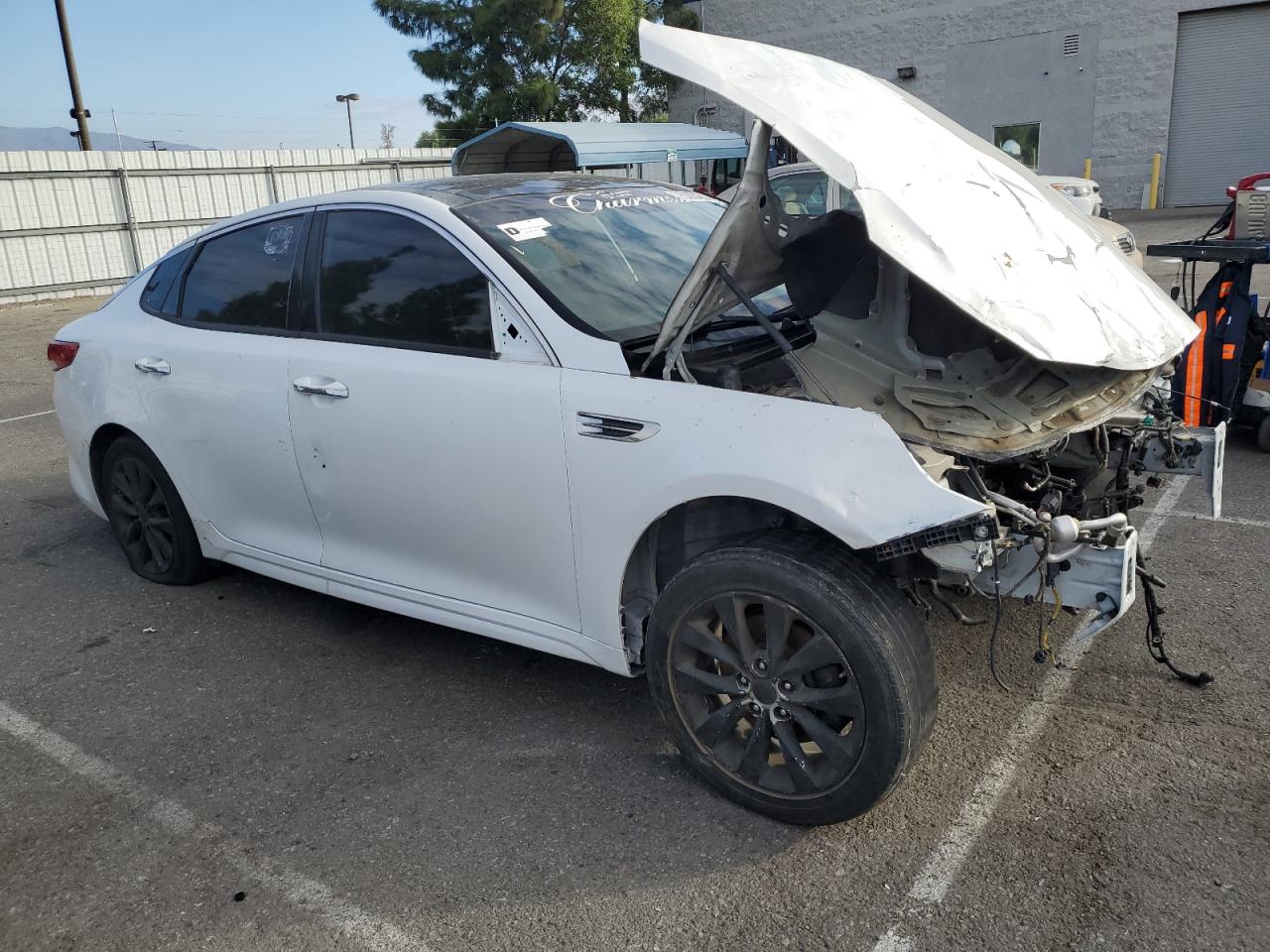 2016 KIA Optima VIN 5XXGU4L31GG086217 photo 4