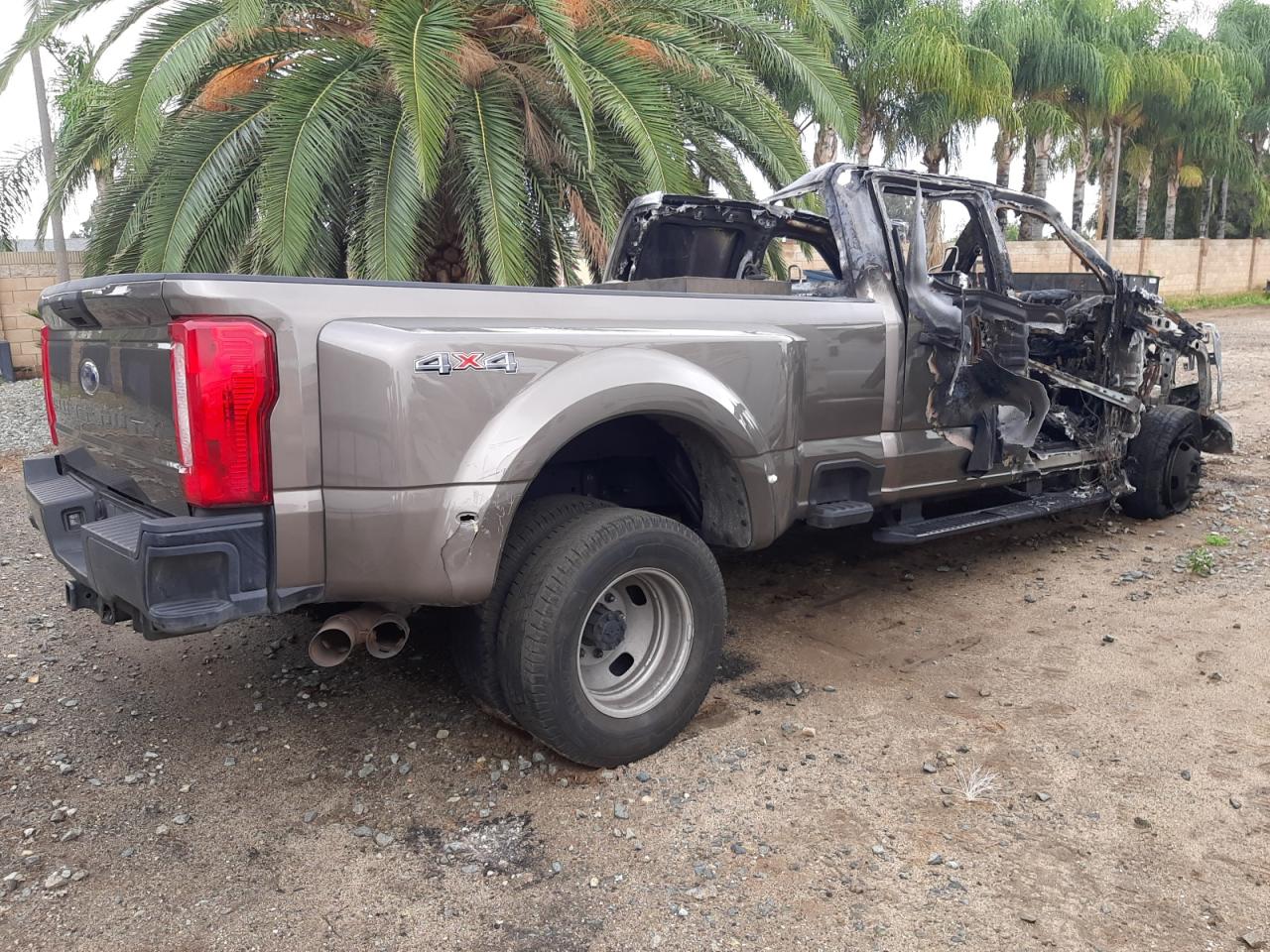 2023 FORD F-350 VIN 1FT8W3DT1PEC80404 photo 3