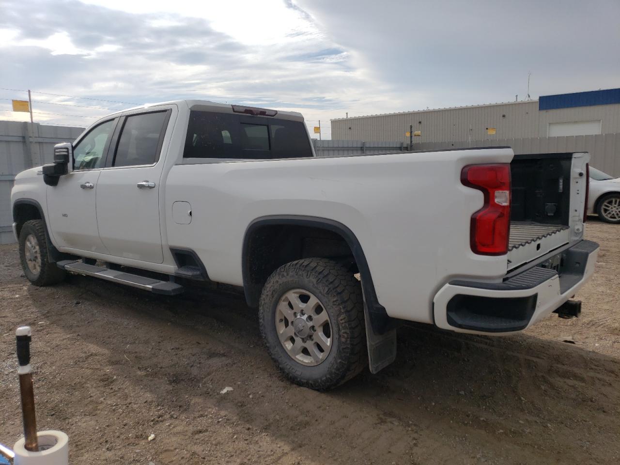 2022 Chevrolet All models VIN 1GC4YREYXNF366372 photo 2