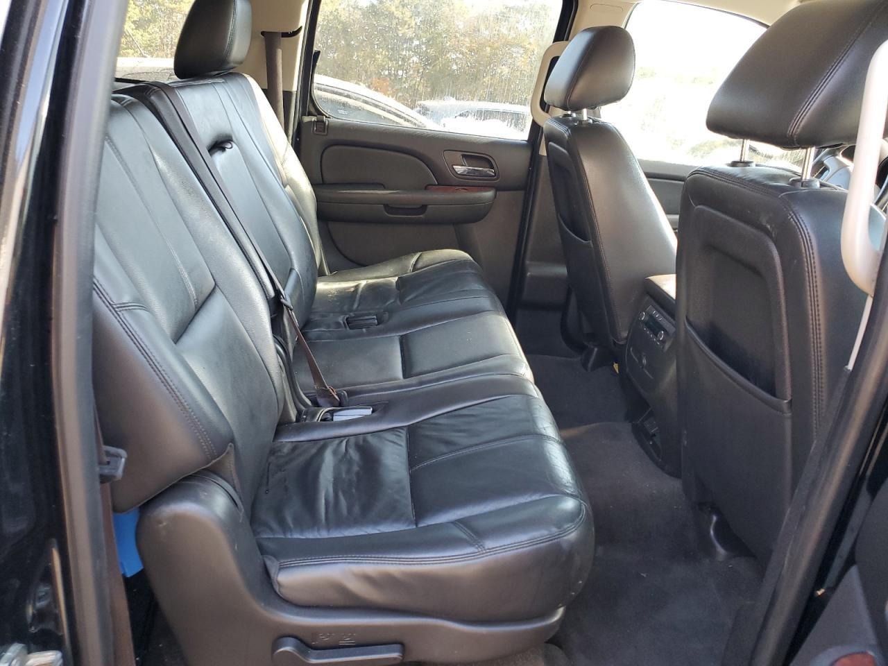 2014 Chevrolet Suburban VIN 1GNSCJE01ER139059 photo 11
