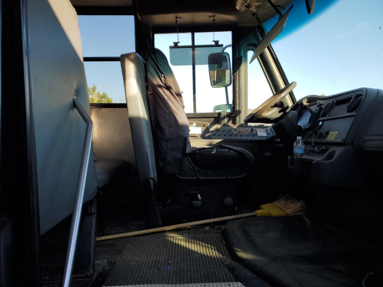 2013 FREIGHTLINER Chassis b2b VIN 4UZABRDU2DCBR9426 photo 5