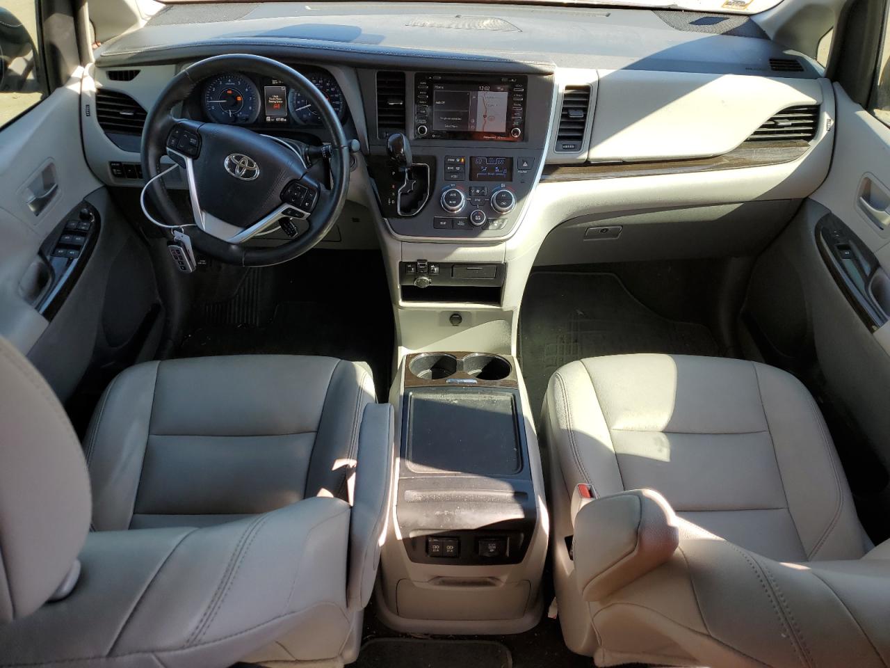 2020 TOYOTA Sienna xle VIN 5TDYZ3DC9LS035975 photo 8