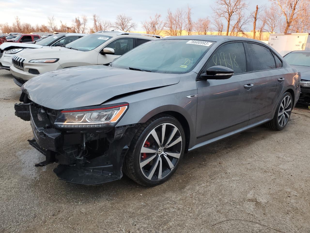 2018 VOLKSWAGEN Passat VIN 1VWJM7A31JC038795 photo 1