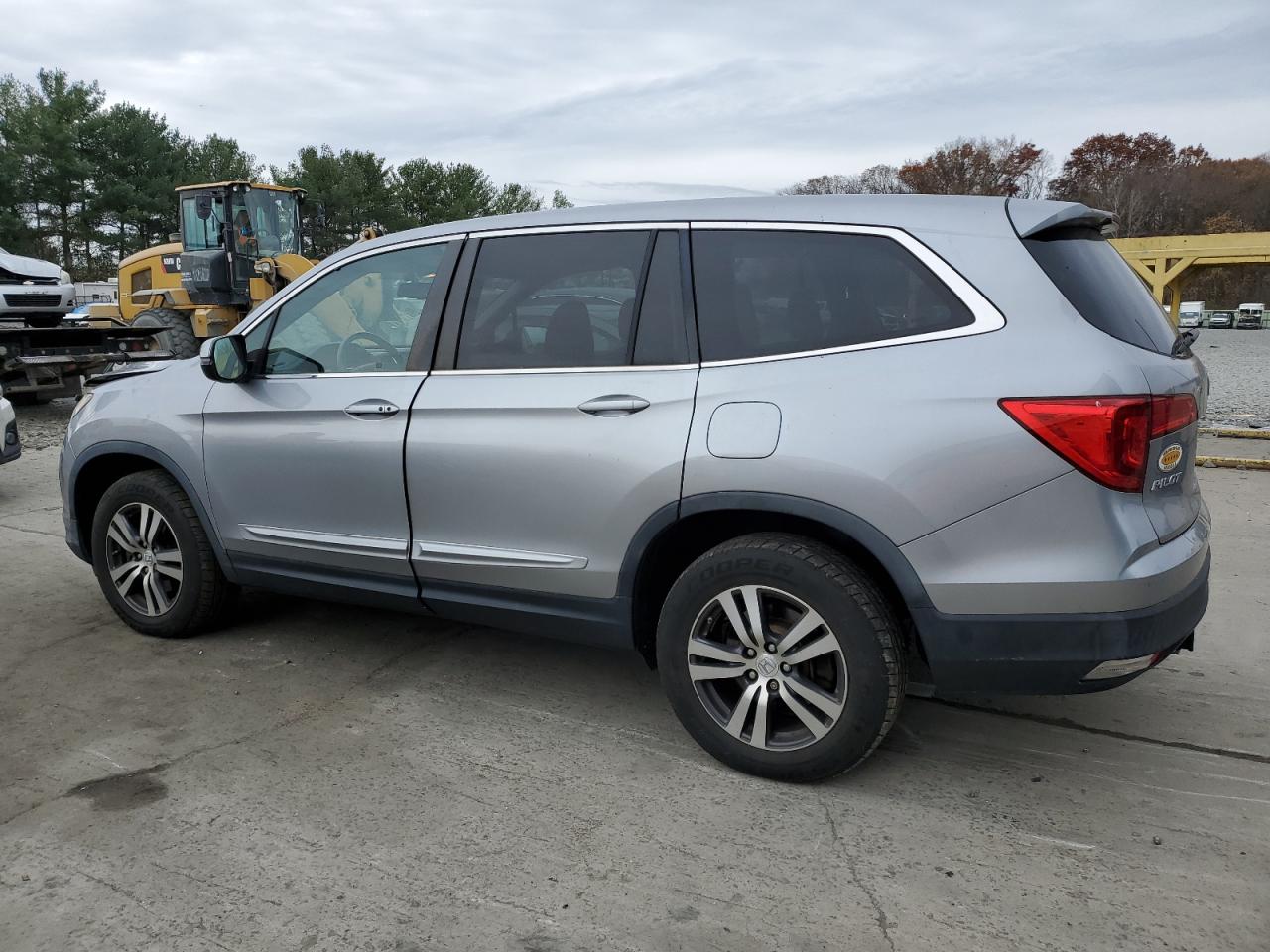 2016 HONDA Pilot VIN 5FNYF6H53GB107589 photo 2