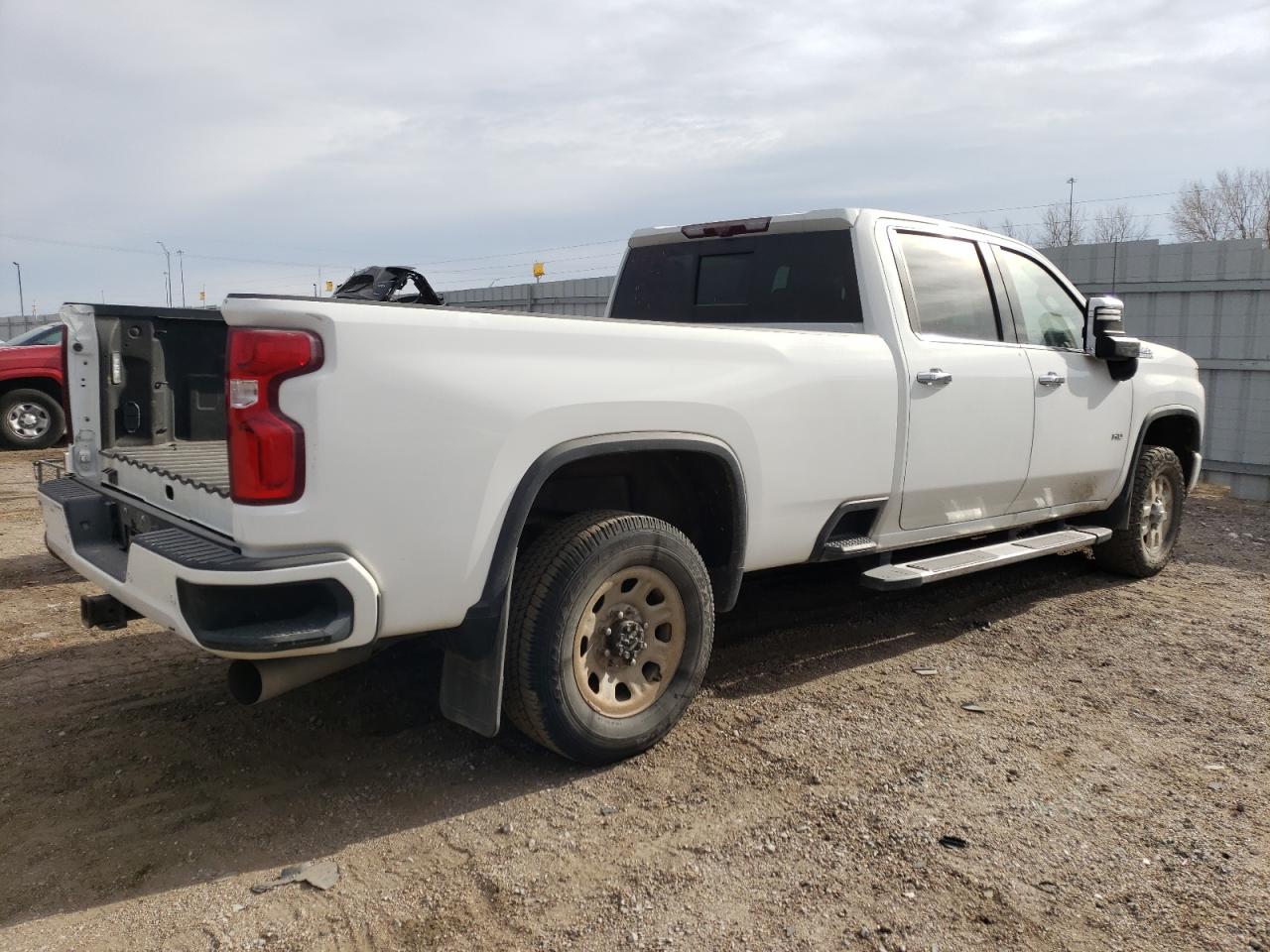 2022 Chevrolet All models VIN 1GC4YREYXNF366372 photo 3