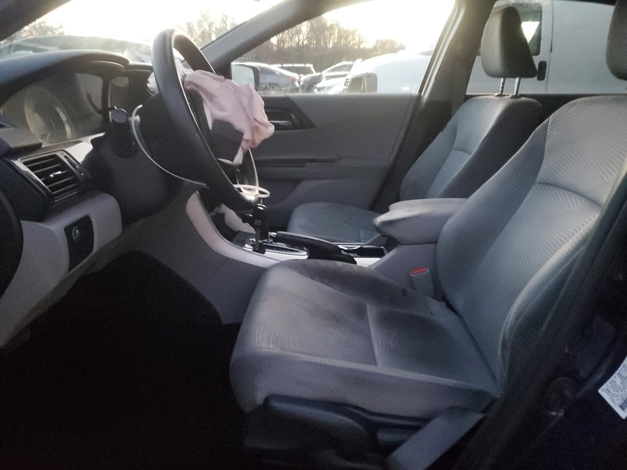 2017 Honda Accord VIN 1HGCR2F35HA252592 photo 7