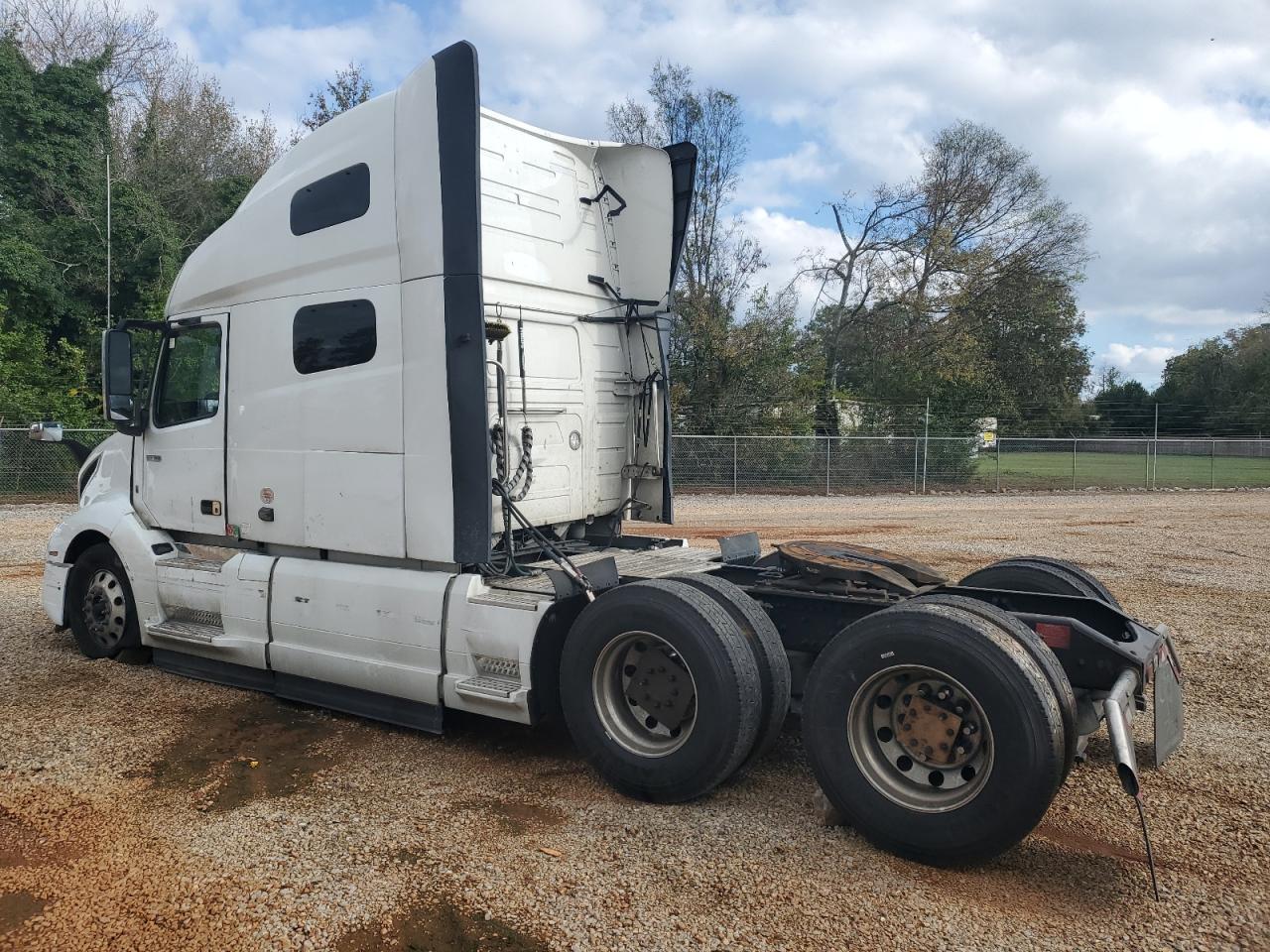 2022 Volvo Vn VIN 4V4NC9EHXNN287863 photo 3