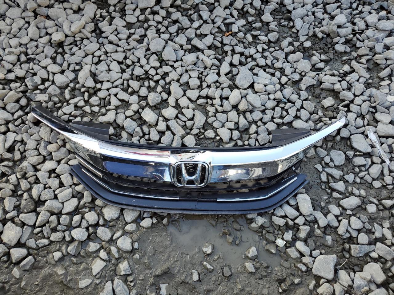 2017 Honda Accord VIN 1HGCR2F35HA252592 photo 12