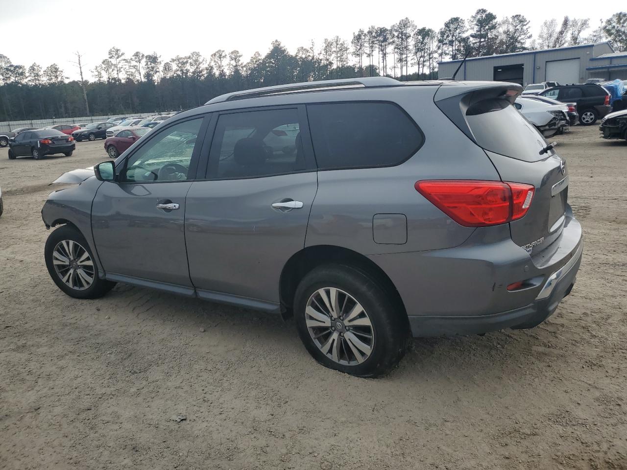 2018 Nissan Pathfinder VIN 5N1DR2MN3JC636786 photo 2