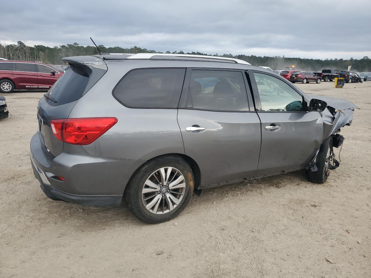 2018 Nissan Pathfinder VIN 5N1DR2MN3JC636786 photo 3