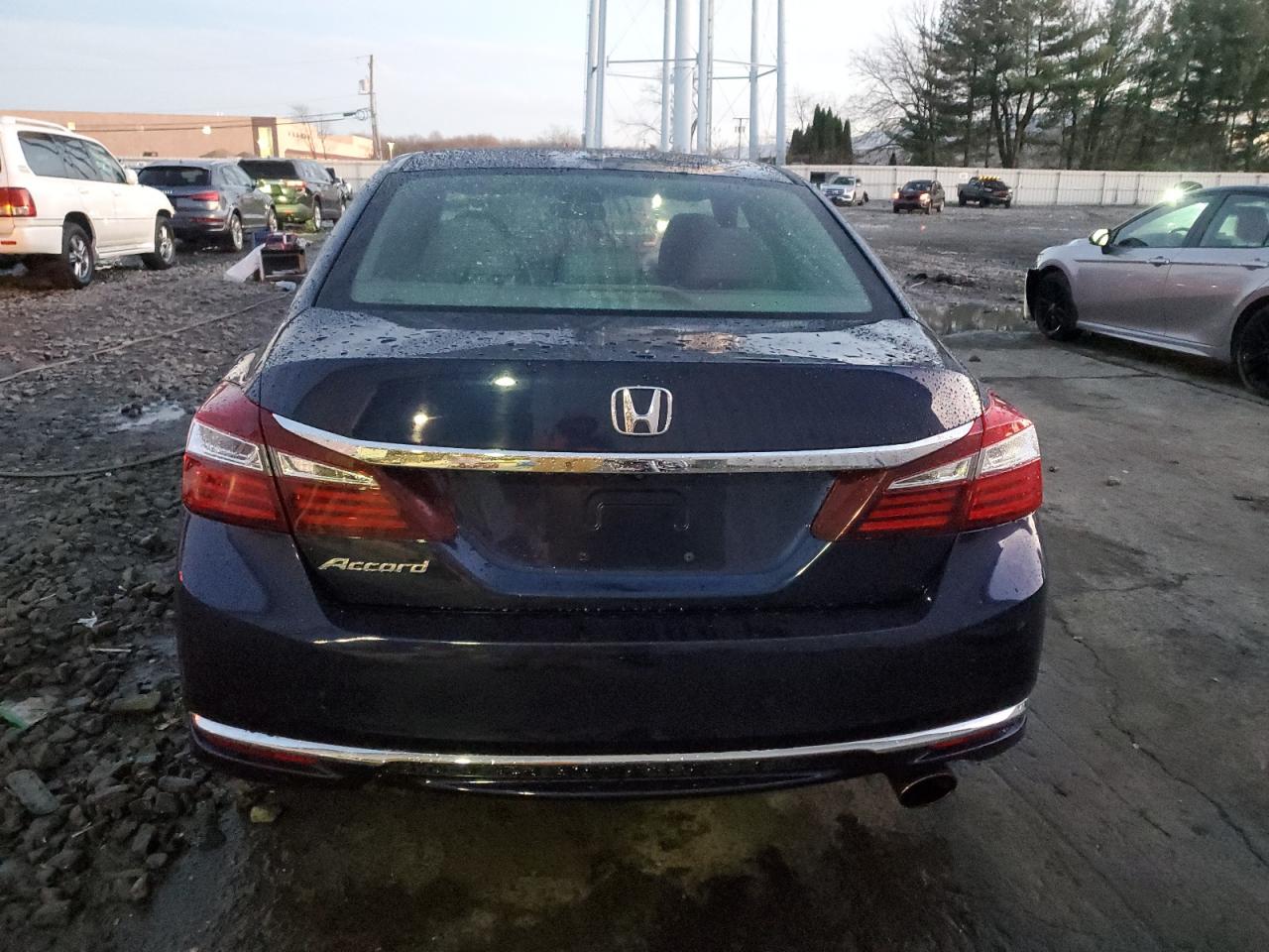 2017 Honda Accord VIN 1HGCR2F35HA252592 photo 6