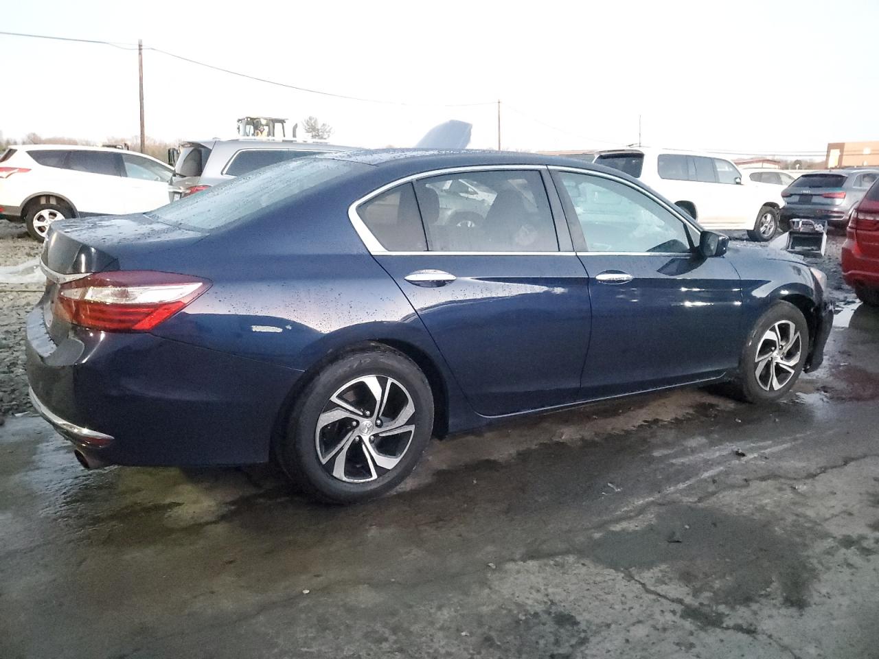 2017 Honda Accord VIN 1HGCR2F35HA252592 photo 3