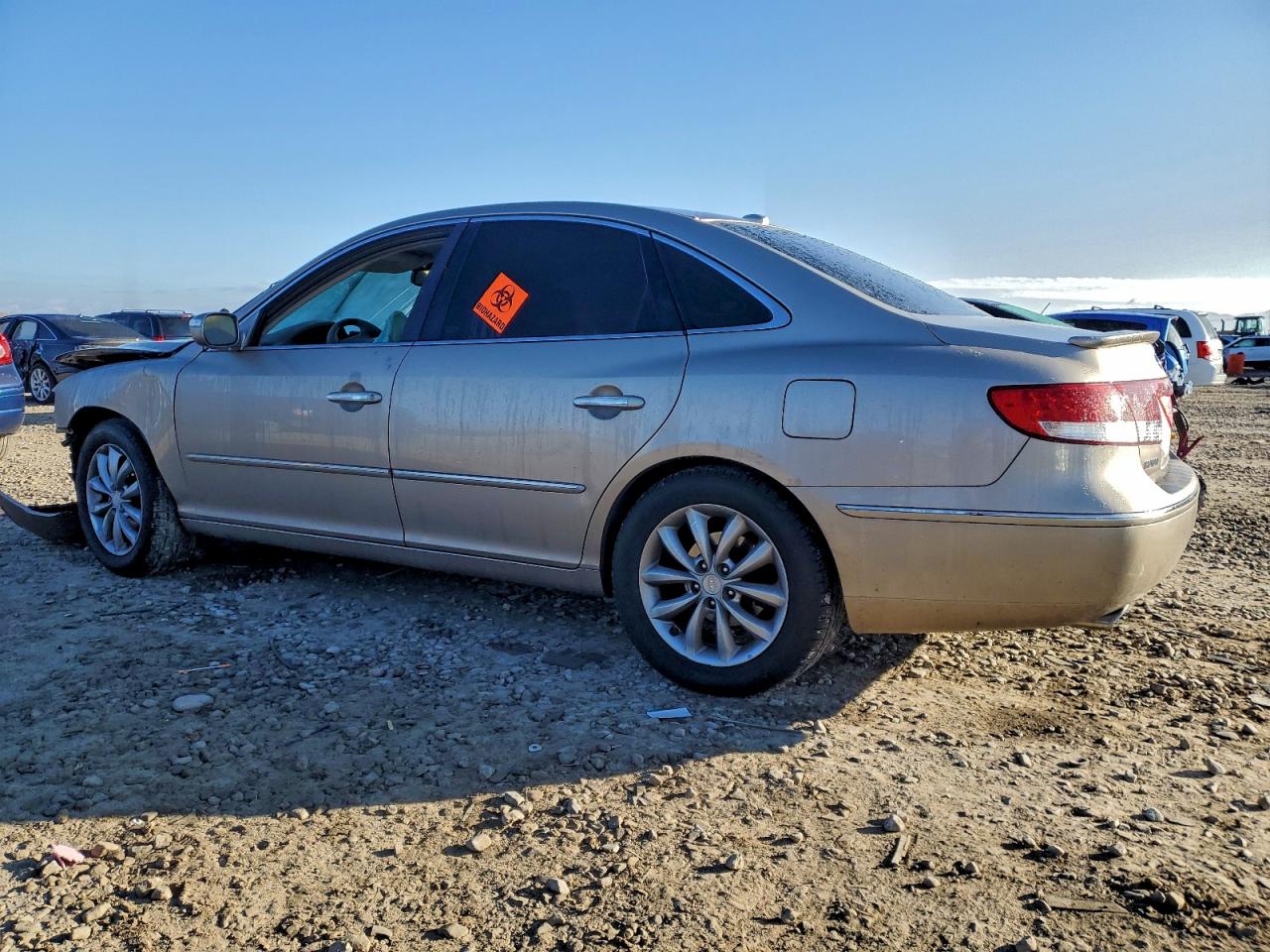 2008 Hyun Azera VIN KMHFC46F48A289647 photo 2