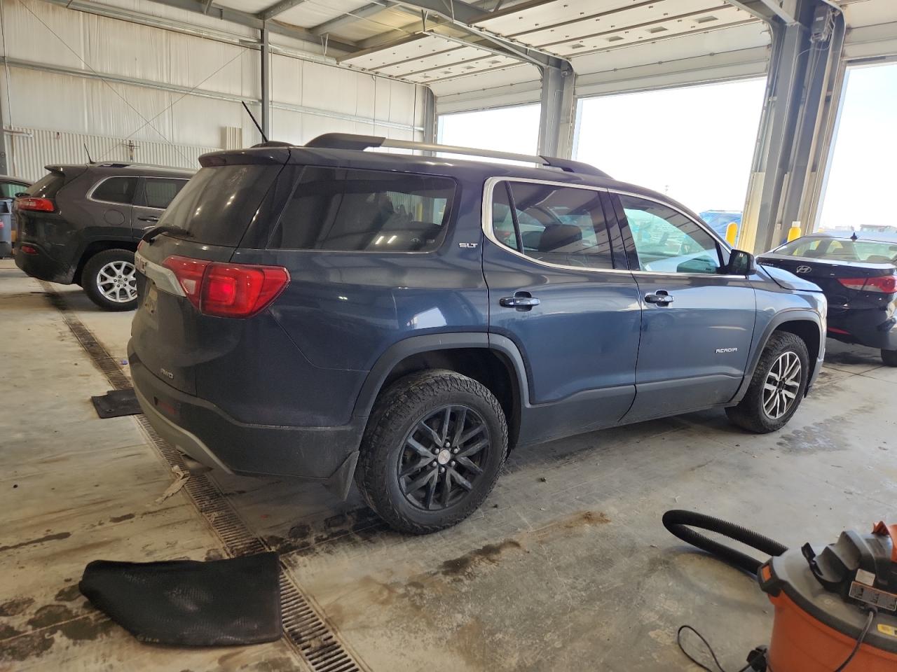 2018 GMC Acadia VIN 1GKKNULS6JZ123723 photo 3